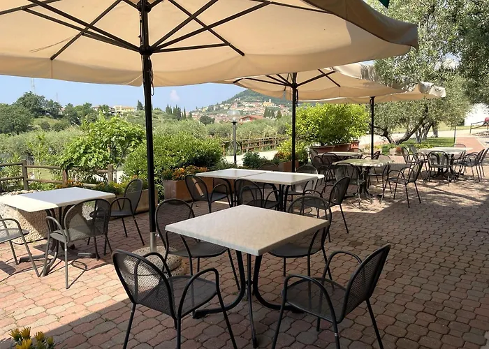 Al Colle مزرعة للإقامة