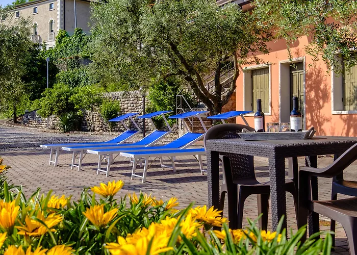 Al Colle مزرعة للإقامة